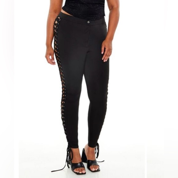 FOREVER 21+ 1X XXL Black Slinky Sexy Lace Up Leggings NWT R$40 - Picture 4 of 5